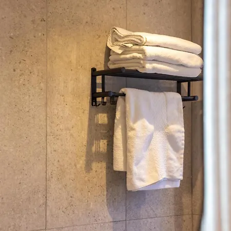 Modern 1br 20m From The